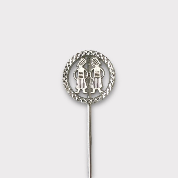 Vintage Rembrandt Sterling Gemini Twins Hat / Lapel Pin. Stamped. - Picture 2 of 5